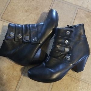 Dansko Baker Leather ankle booties